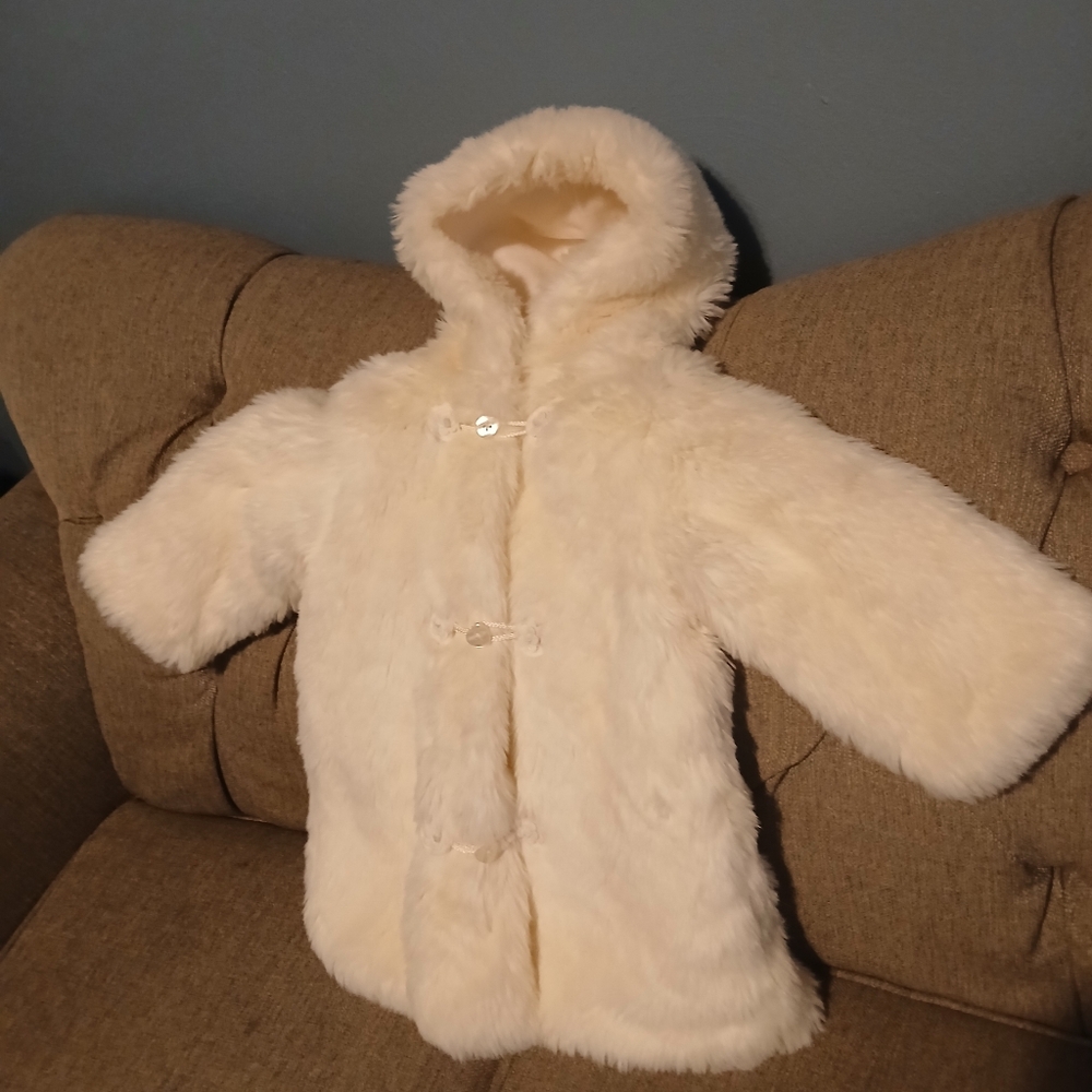 Girl's  Faux Fur Hooded Coat, Size 3 Toddler, Zip and Button Closure  White.